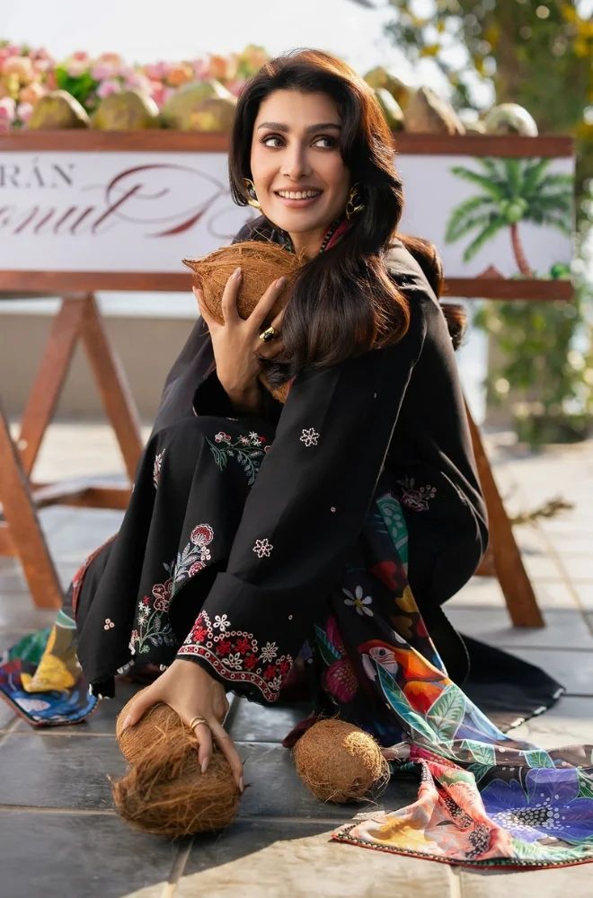 3 Piece Embroidered Lawn Suit - SKU:(LDS039)