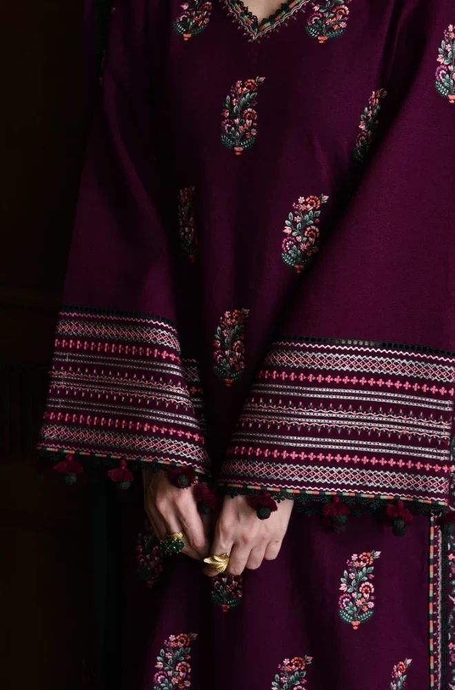 3-Piece Embroidered Lawn Suit - SKU: (LDS008)