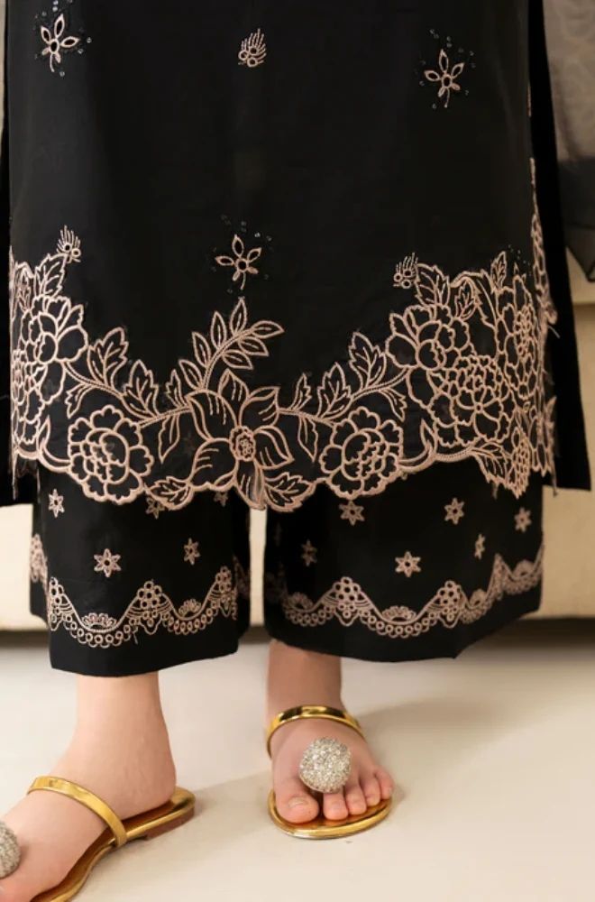 3 Piece Embroidered Lawn Suit - SKU:(LDS048)