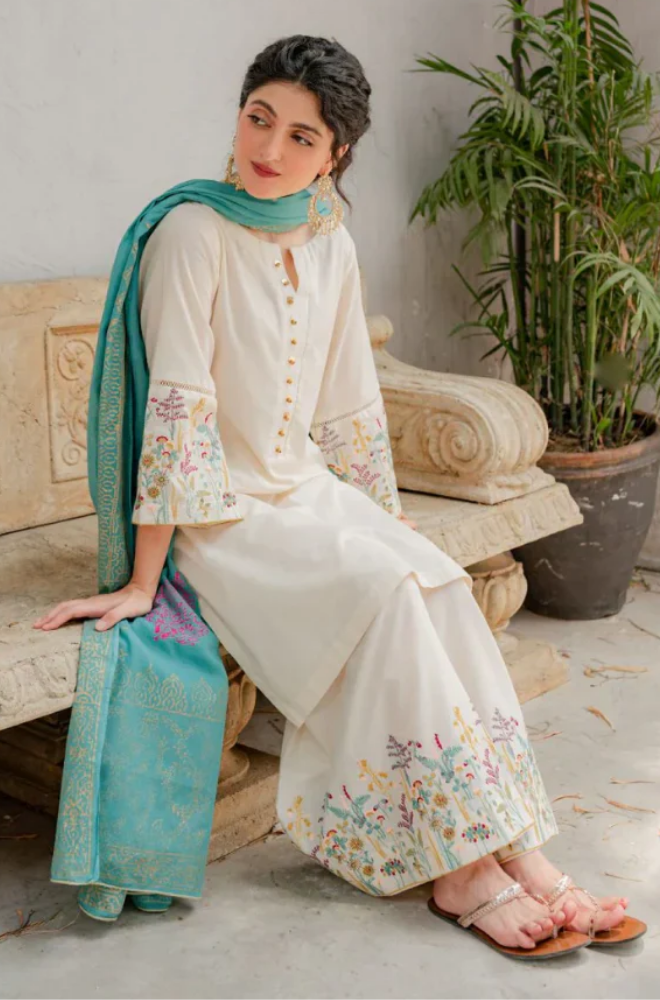 Kastoor - 3PC Lawn Embroidered Suit -LDS003