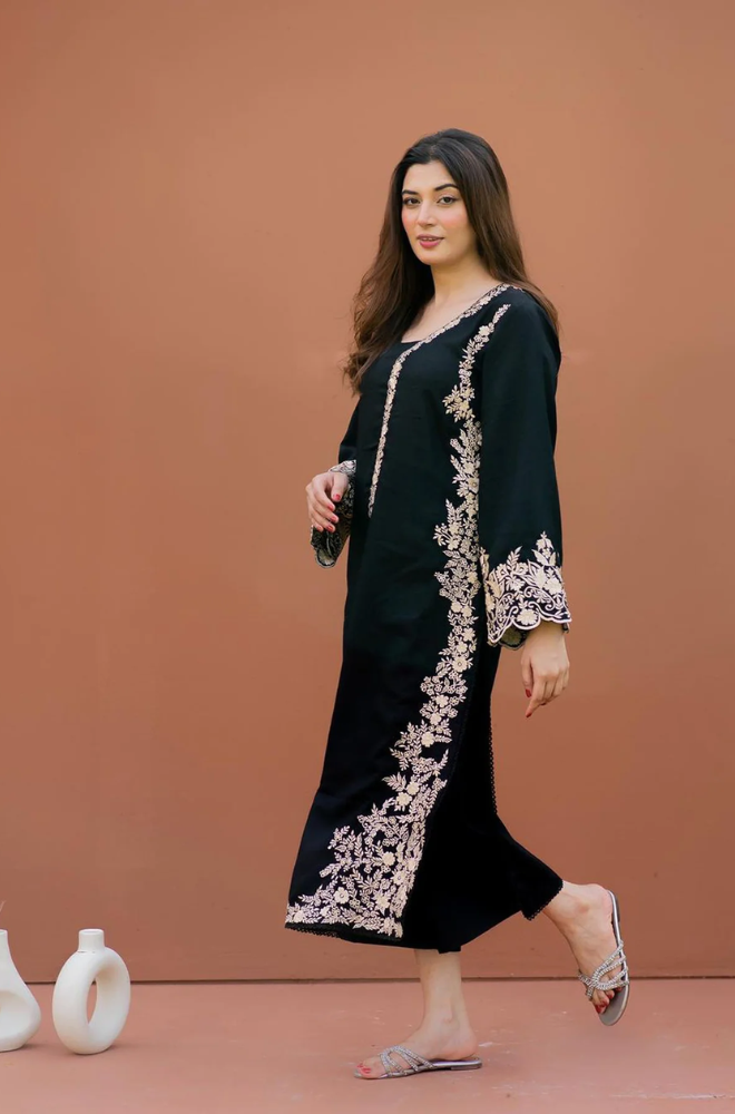 Shanzay Anooshay - 2PC Lawn Embroidered Suit - LDS123