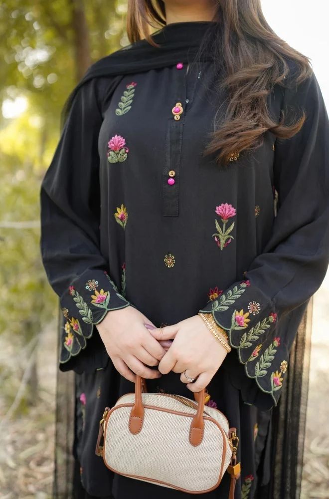 3 Piece Embroidered Lawn Suit - SKU:(LDS035)