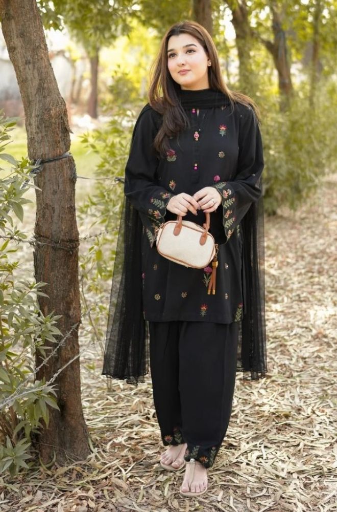 3 Piece Embroidered Lawn Suit - SKU:(LDS035)