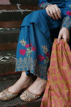 Load image into Gallery viewer, Kayseria - 3PC Lawn Embroidered Suit - LDS027