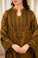 Load image into Gallery viewer, Urge - Summer 3PC Lawn Embroidered Suit - LDS071