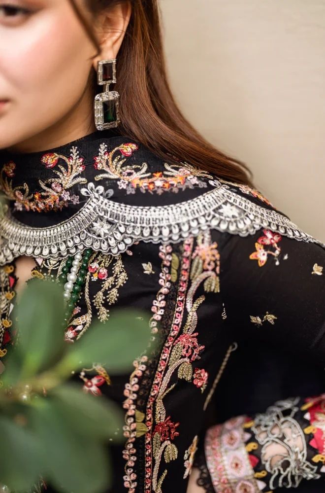 3 Piece Embroidered Lawn Suit - SKU:(LDS032)