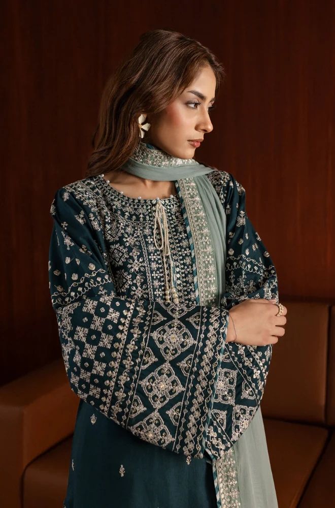 3 Piece Embroidered Lawn Suit SKU:(LDS027)