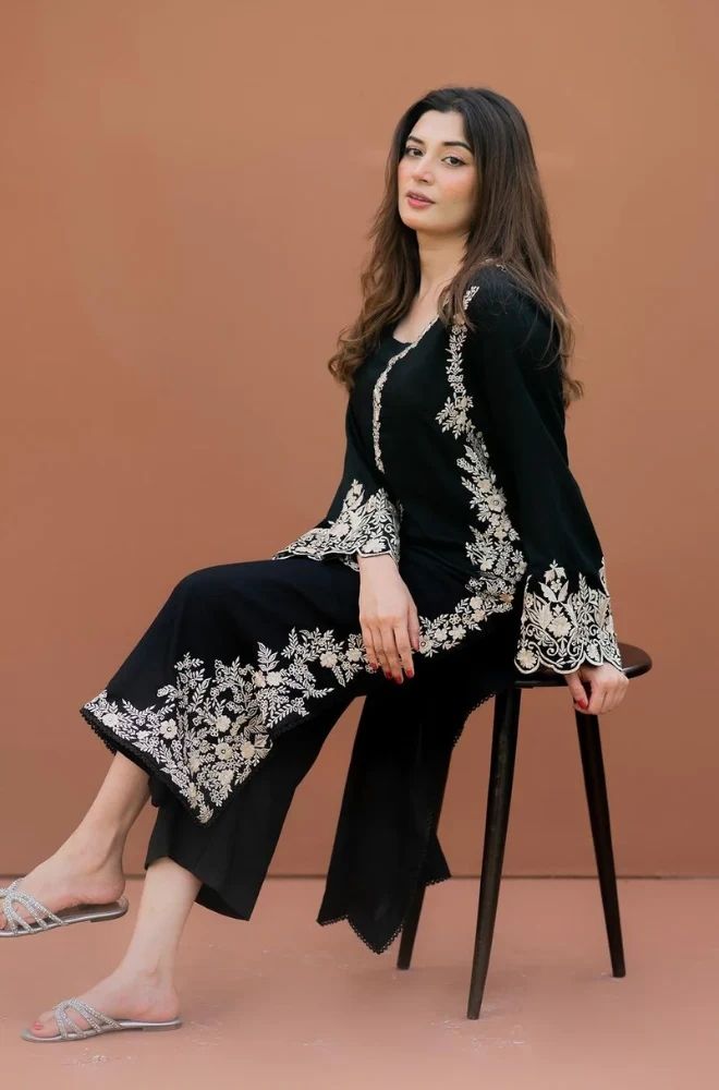 2 Piece Embroidered Lawn Suit - SKU:(LDS096)