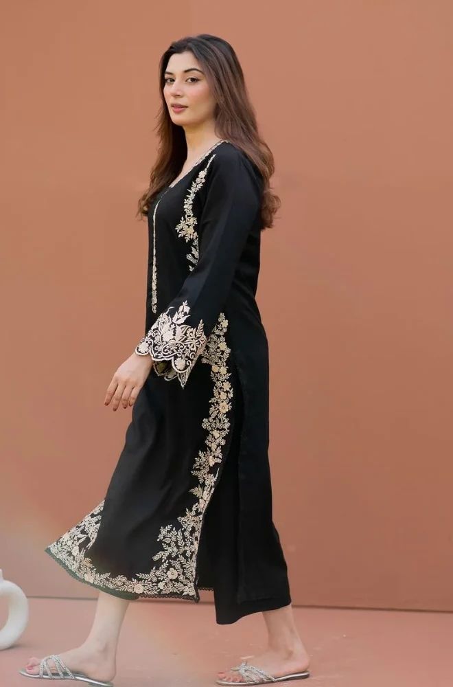 2 Piece Embroidered Lawn Suit - SKU:(LDS096)