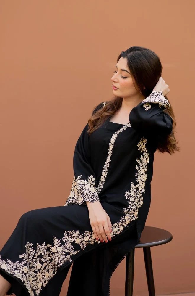 2 Piece Embroidered Lawn Suit - SKU:(LDS096)