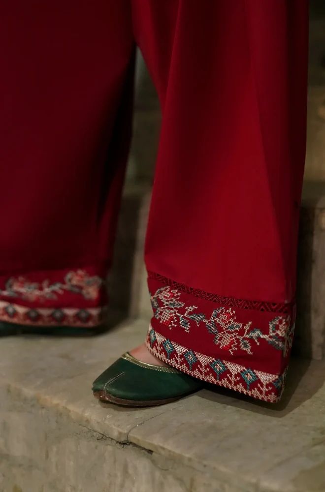 2 Piece Embroidered Lawn Suit - SKU:(LDS094)
