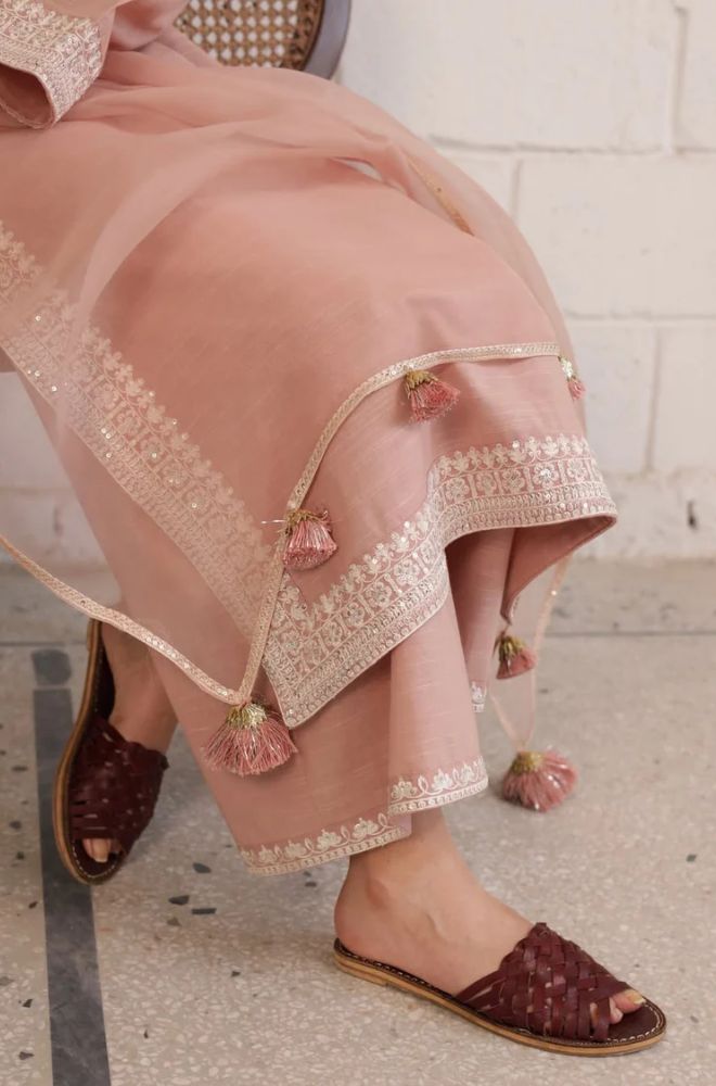 3 Piece Embroidered Lawn Suit - SKU:(LDS082)