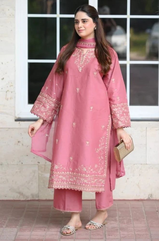3 Piece Embroidered Lawn Suit SKU: (LDS006)