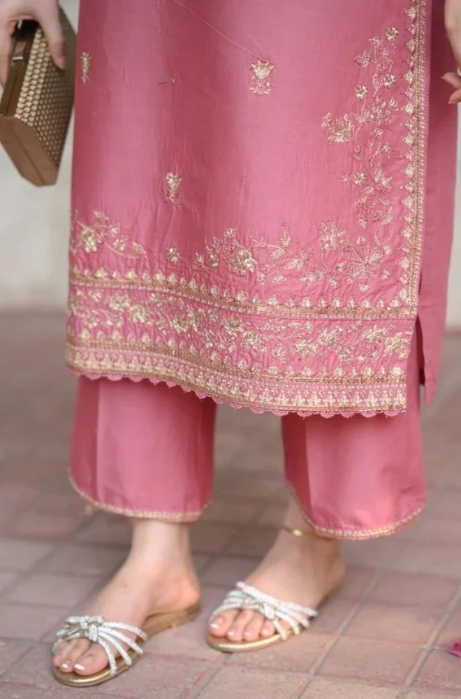 3 Piece Embroidered Lawn Suit SKU: (LDS006)