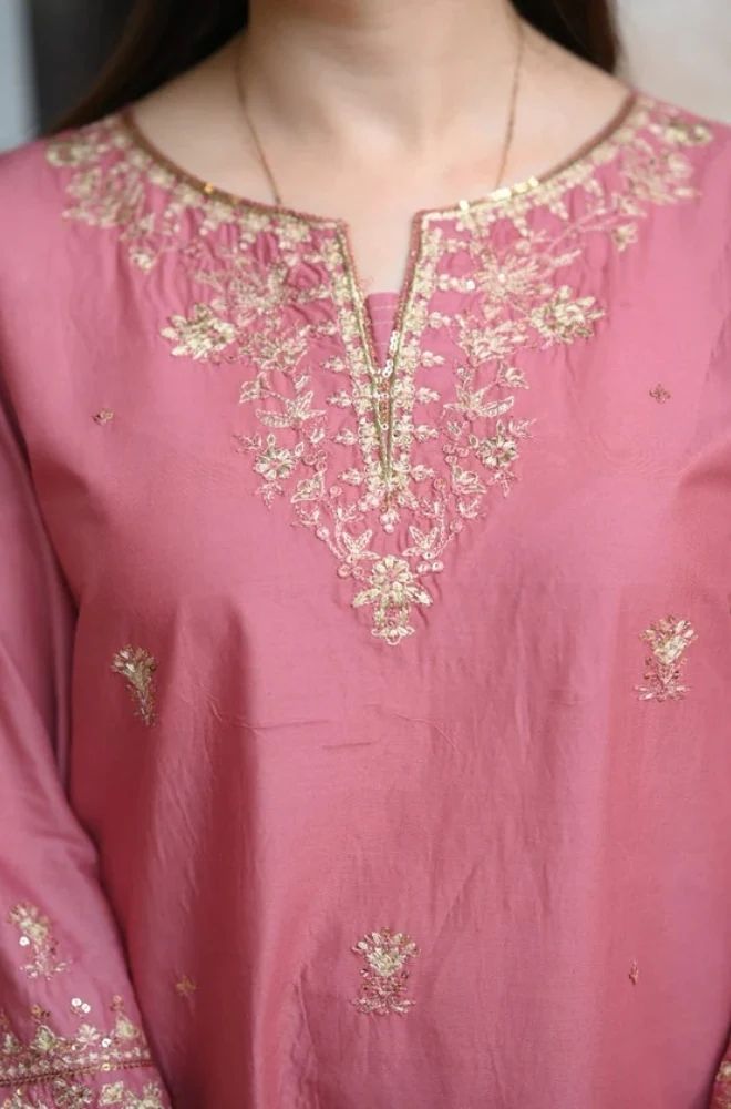 3 Piece Embroidered Lawn Suit SKU: (LDS006)