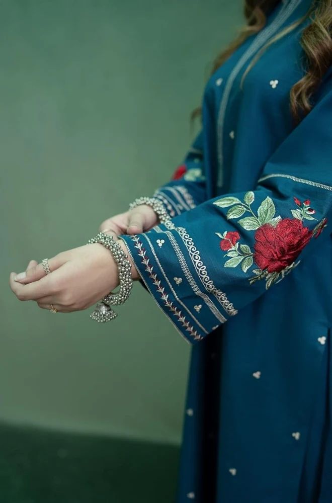 2 Piece Embroidered Lawn Suit - SKU:(LDS090)