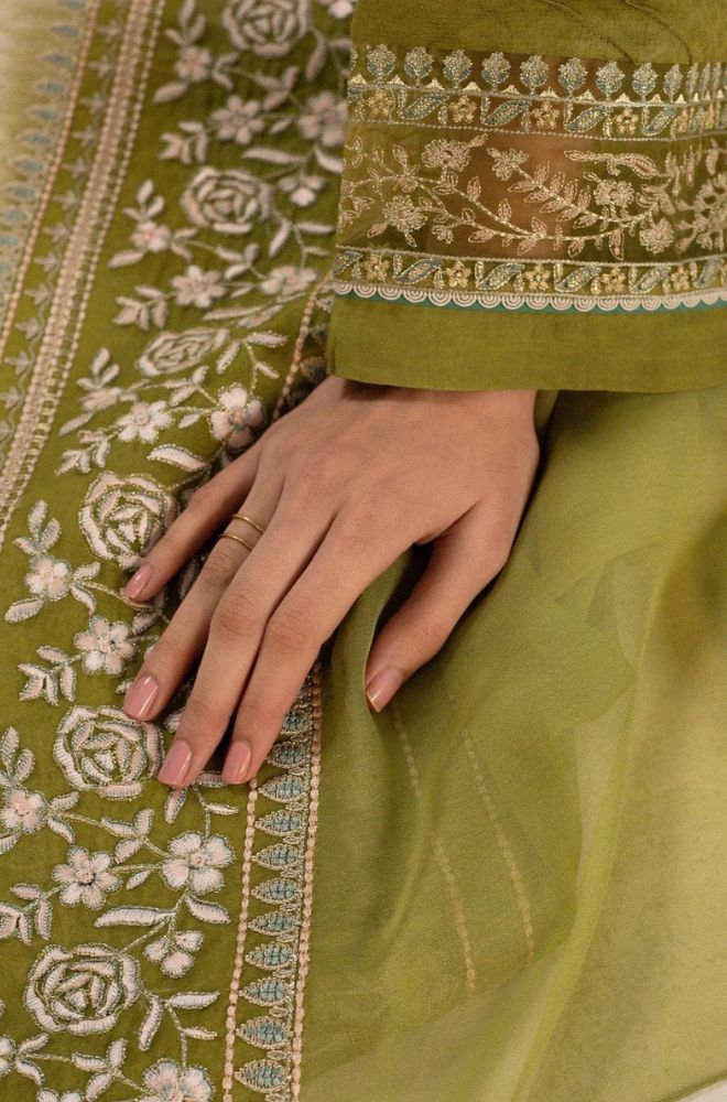 3 Piece Embroidered Lawn Suit - SKU:(LDS080)