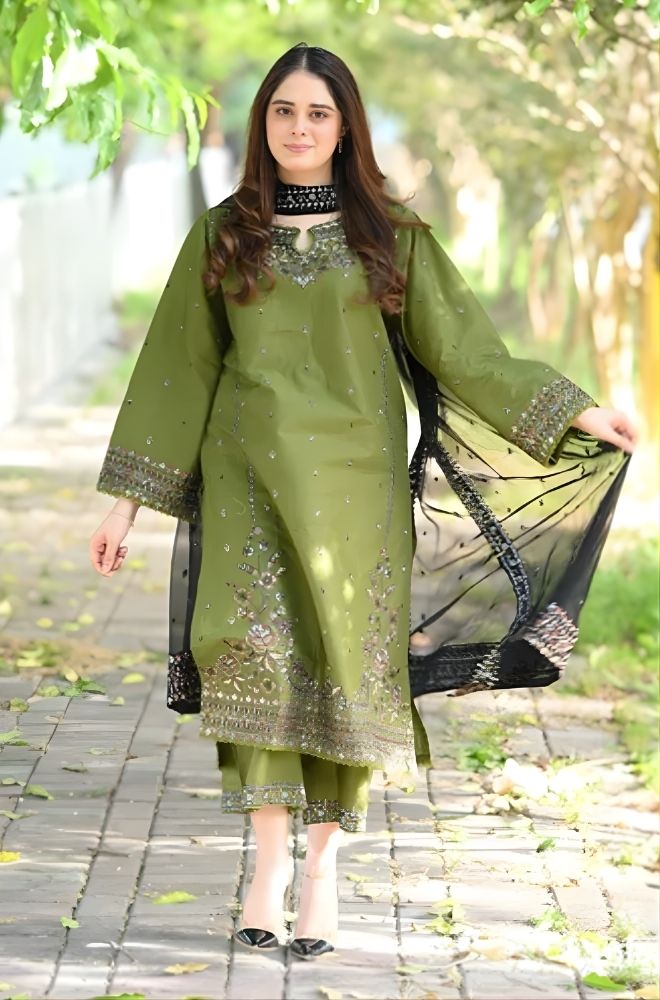 Summer 3 Piece Lawn Embroidered Suit SKU:(LDS004)