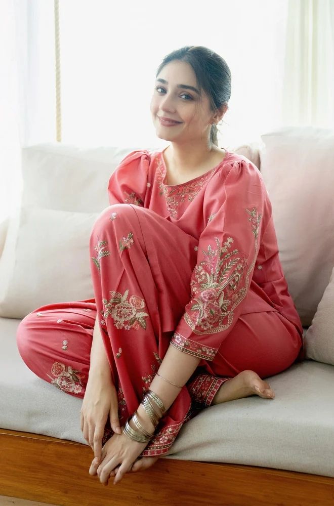2 Piece Embroidered Lawn Suit - SKU:(LDS088)
